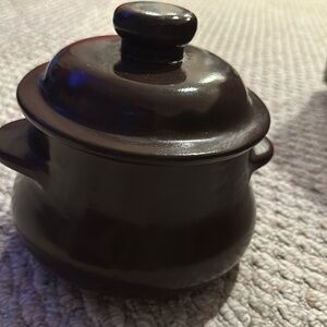 Blue mountain pottery bean or Dutch oven pot 464 Canada with lid dark brown